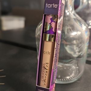 Creaseless concealer